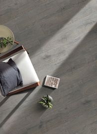 کاشی در بافت چوبی و مات بدون لغزش 1200x200 بافت چوبی کاشی و سرامیک چوبی روستایی